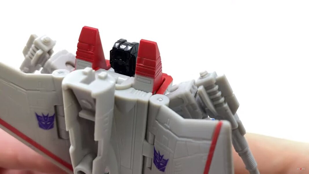 Transformers Kingdom Core Class Starscream In Hand  (12 of 37)